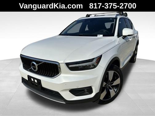 2021 Volvo XC40 T5 Momentum