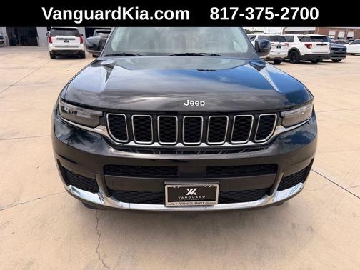 Diamond Black Crystal Pearlcoat 2023 Jeep Grand Cherokee L Laredo