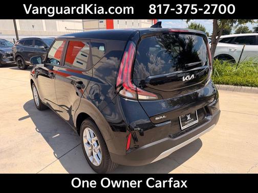Fusion Black 2025 Kia Soul LX