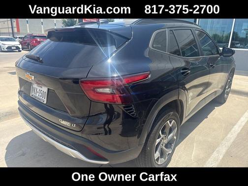 Mosaic Black Metallic 2025 Chevrolet Trax LT
