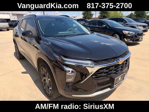 Mosaic Black Metallic 2025 Chevrolet Trax LT