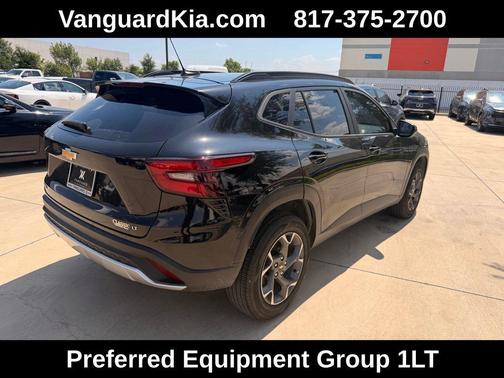 Mosaic Black Metallic 2025 Chevrolet Trax LT
