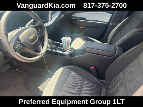Mosaic Black Metallic 2025 Chevrolet Trax LT
