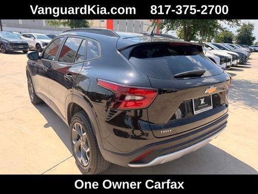Mosaic Black Metallic 2025 Chevrolet Trax LT