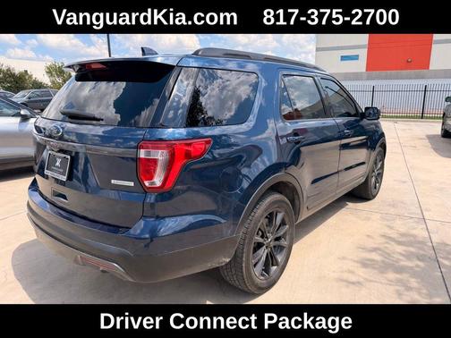 Blue Jeans Metallic 2017 Ford Explorer XLT
