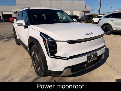 Glacial White Pearl 2026 Kia EV9 Wind