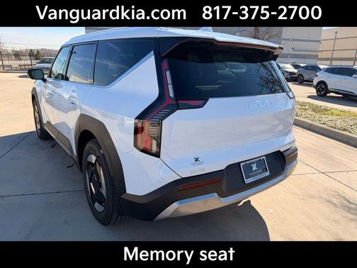 Glacial White Pearl 2026 Kia EV9 Wind