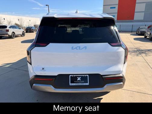 Glacial White Pearl 2026 Kia EV9 Wind