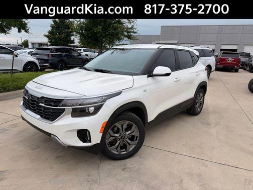 Snow White Pearl 2024 Kia Seltos LX