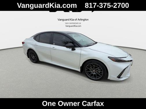 Wind Chill Pearl w/Midnight Black Metallic Roof 2026 Toyota Camry XSE
