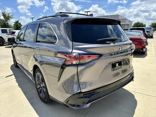 2021 Toyota Sienna XSE 7 Passenger