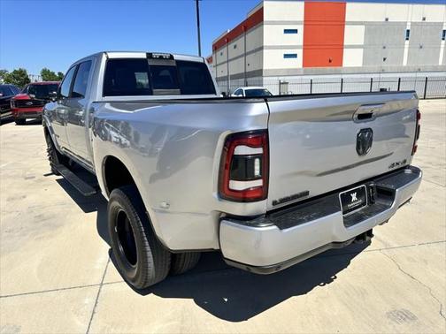 2020 RAM 3500 Laramie Crew Cab 4x4 8' Box