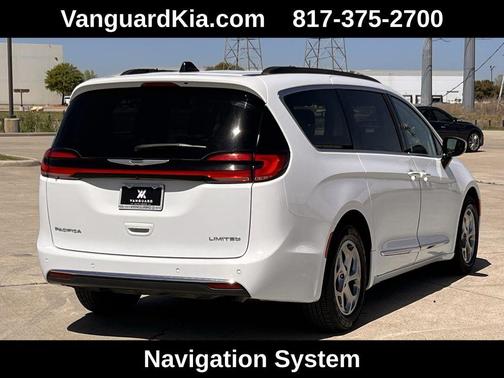 Bright White Clearcoat 2023 Chrysler Pacifica Limited