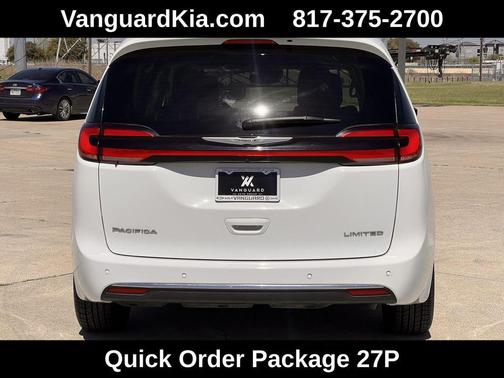 Bright White Clearcoat 2023 Chrysler Pacifica Limited