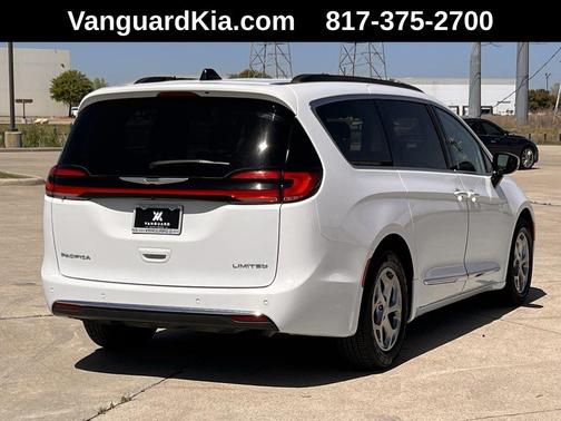 Bright White Clearcoat 2023 Chrysler Pacifica Limited