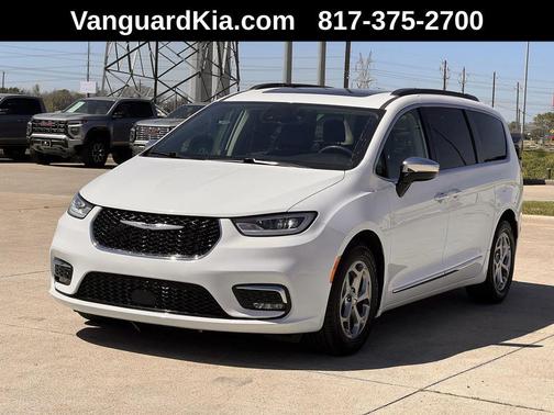 Bright White Clearcoat 2023 Chrysler Pacifica Limited