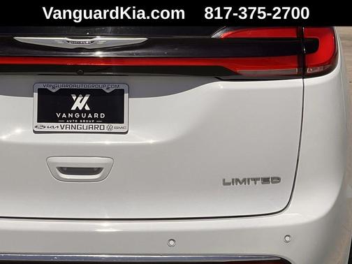 Bright White Clearcoat 2023 Chrysler Pacifica Limited