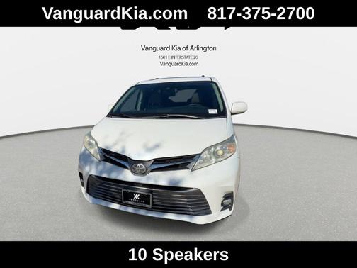 Blizzard Pearl 2018 Toyota Sienna XLE Premium