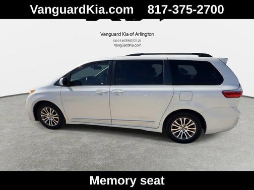 Blizzard Pearl 2018 Toyota Sienna XLE Premium