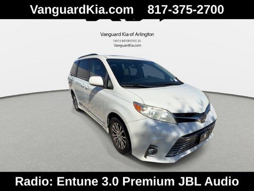 Blizzard Pearl 2018 Toyota Sienna XLE Premium