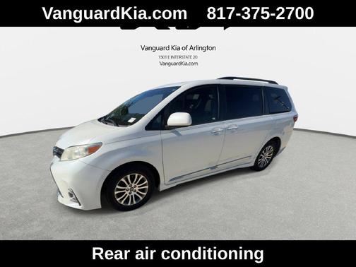 Blizzard Pearl 2018 Toyota Sienna XLE Premium