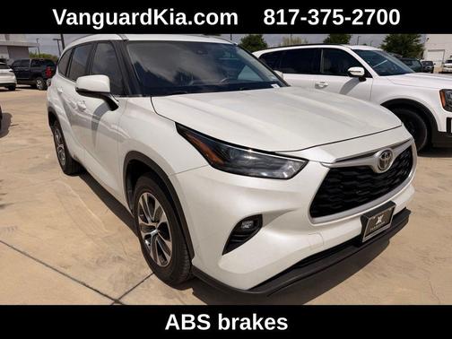 Wind Chill Pearl 2023 Toyota Highlander XLE