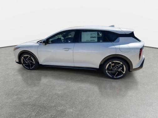 Snow White Pearl 2026 Kia K4 GT-Line