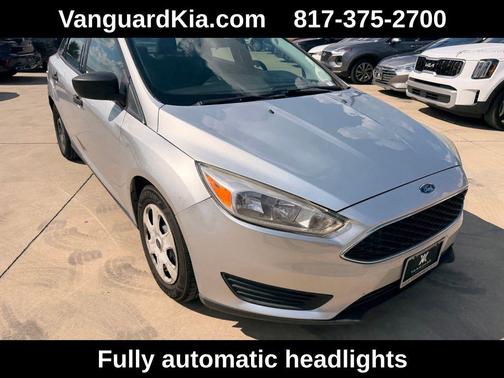 Ingot Silver 2018 Ford Focus SE