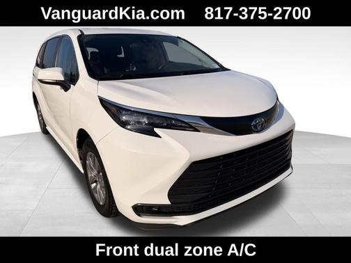 2024 Toyota Sienna LE