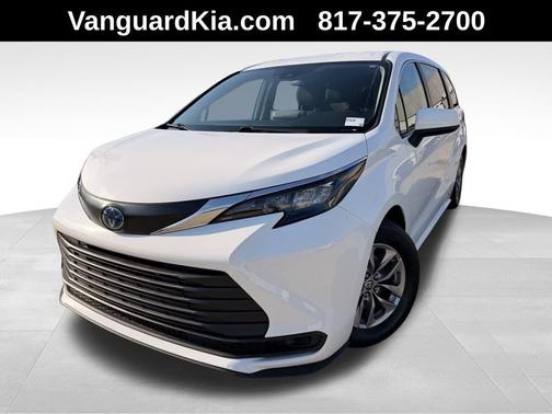 2024 Toyota Sienna LE
