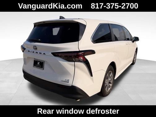 2024 Toyota Sienna LE