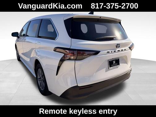 2024 Toyota Sienna LE