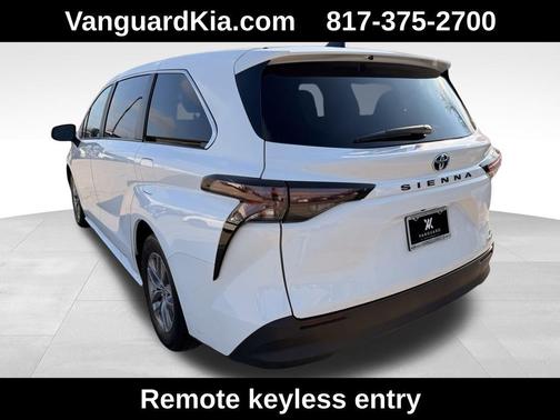 2024 Toyota Sienna LE