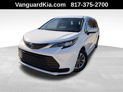 2024 Toyota Sienna LE