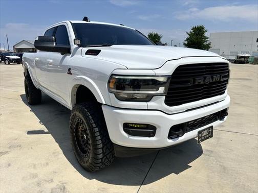 2020 RAM 2500 Laramie Crew Cab 4X4 6'4' Box