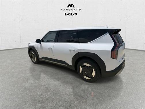 2026 Kia EV9 Light Long Range