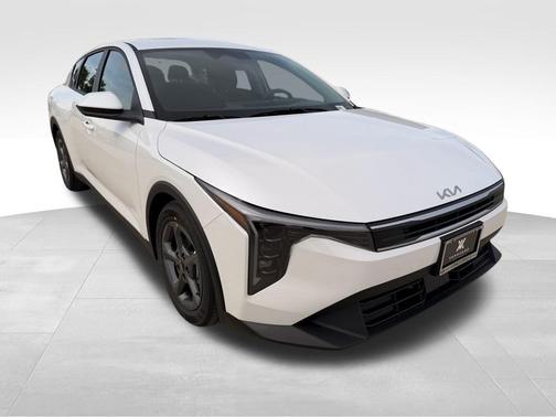 Snow White Pearl 2026 Kia K4 LXS