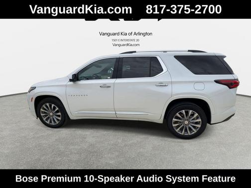 Iridescent Pearl Tricoat 2023 Chevrolet Traverse Premier