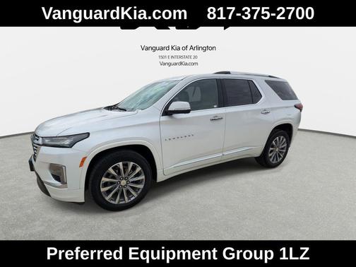 Iridescent Pearl Tricoat 2023 Chevrolet Traverse Premier