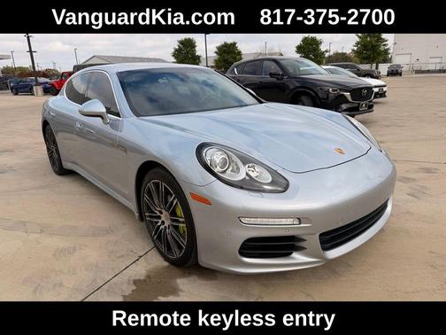 2016 Porsche Panamera 4