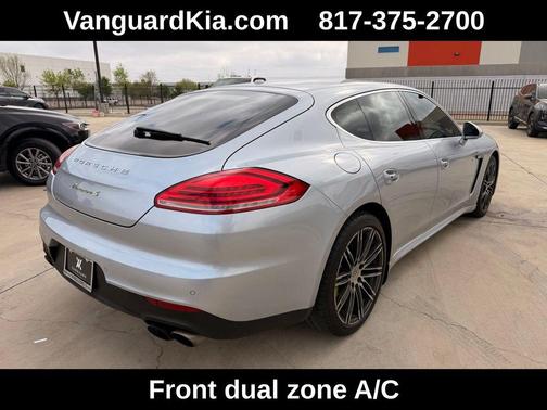 2016 Porsche Panamera 4