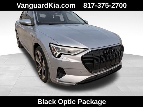 2022 Audi e-tron Premium Plus