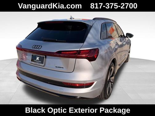 2022 Audi e-tron Premium Plus