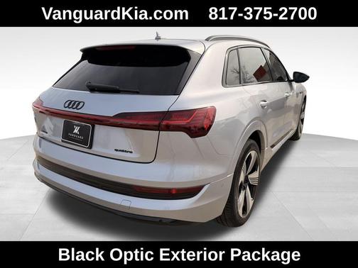 2022 Audi e-tron Premium Plus