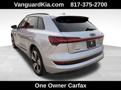 2022 Audi e-tron Premium Plus