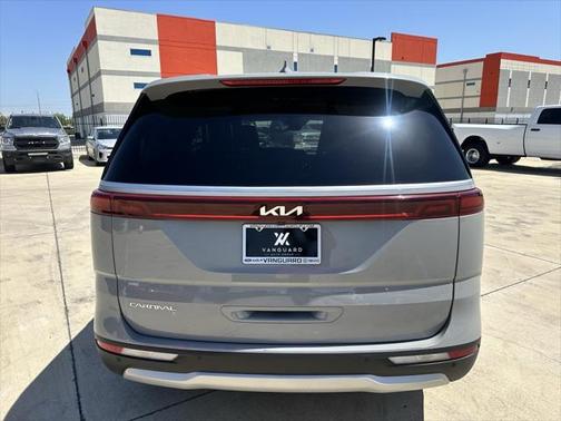 2024 Kia Carnival EX