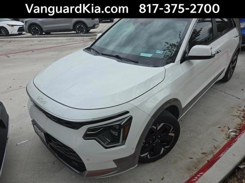 Snow White Pearl 2023 Kia Niro EV Wave