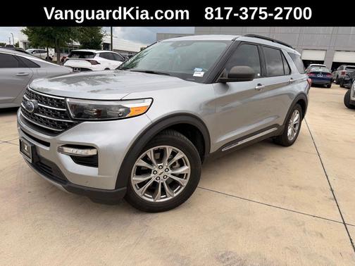 ICONIC SILVER METALLIC 2021 Ford Explorer XLT