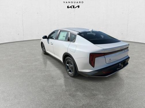 2025 Kia K4 LX