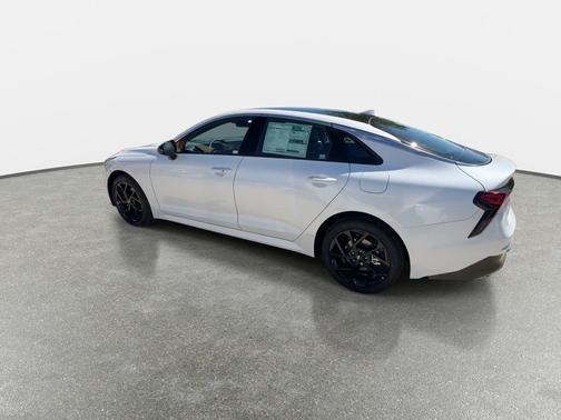 Snow White Pearl 2026 Kia K5 GT-Line FWD